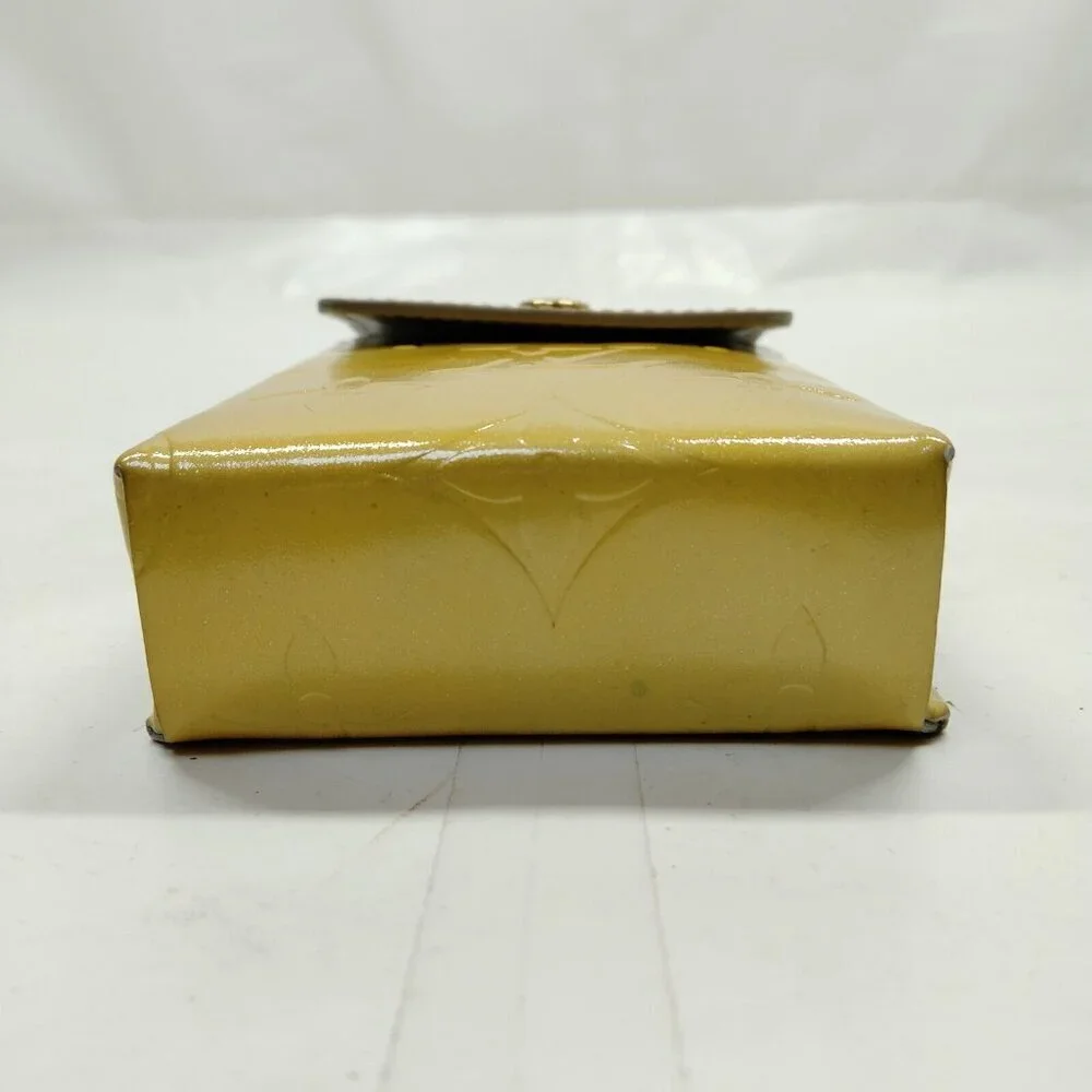 Vintage Louis Vuitton LV Crossbody Walker bag Yellow Vernis